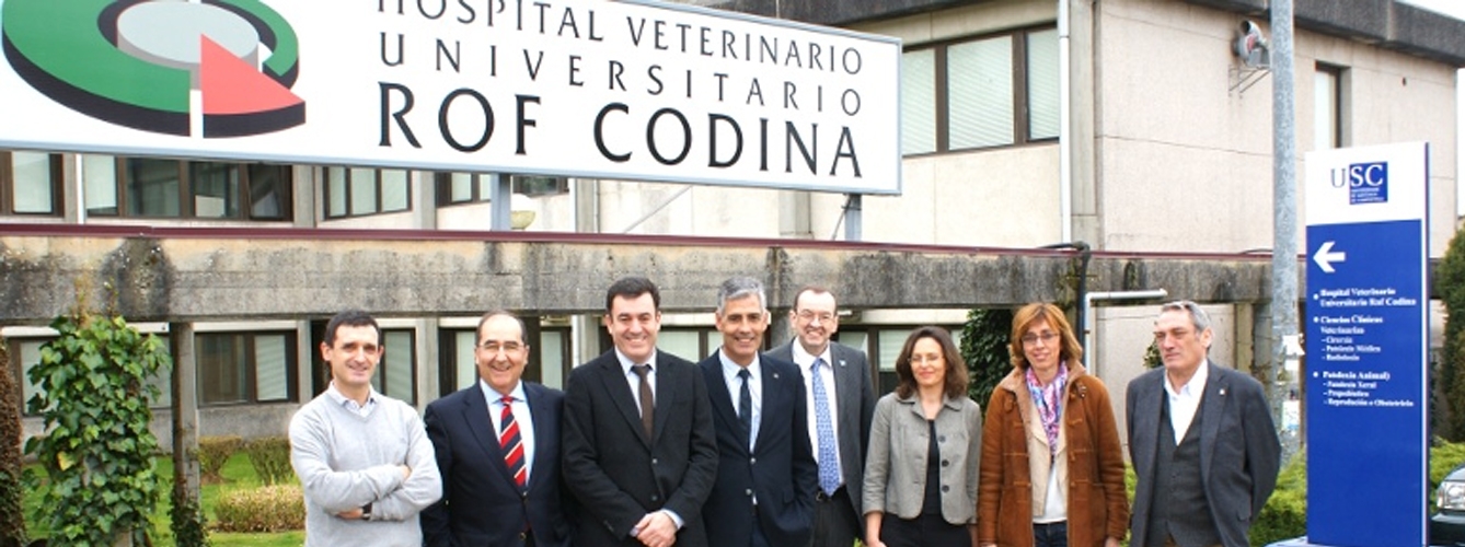 Representantes de la Facultad de Veterinaria de Lugo, de la Xunta de Galicia y del Ayuntamiento de Lugo, en una visita a las instalaciones del Hospital Clínico Veterinario.