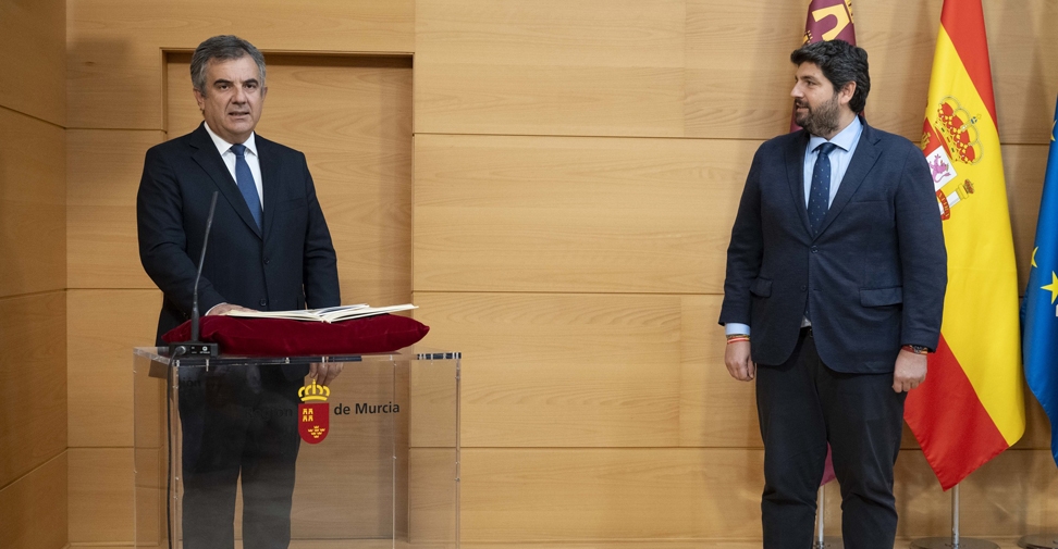 Juan María Vázquez toma posesión como consejero de Medio Ambiente y Universidades de Murcia