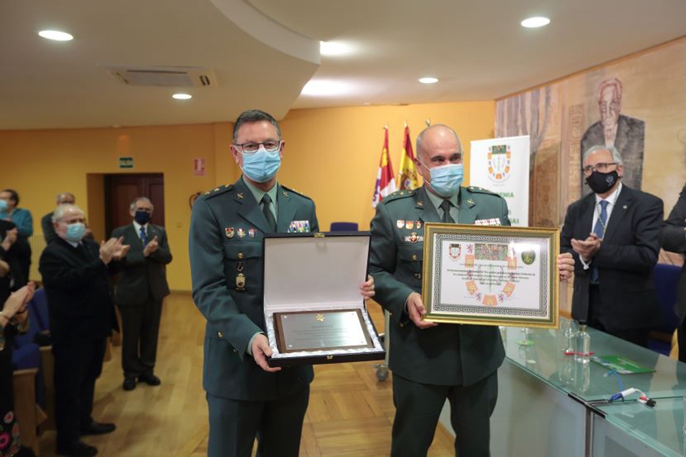 El teniente coronel de la Comandancia de León y el general de la XII Zona recogieron las distinciones.