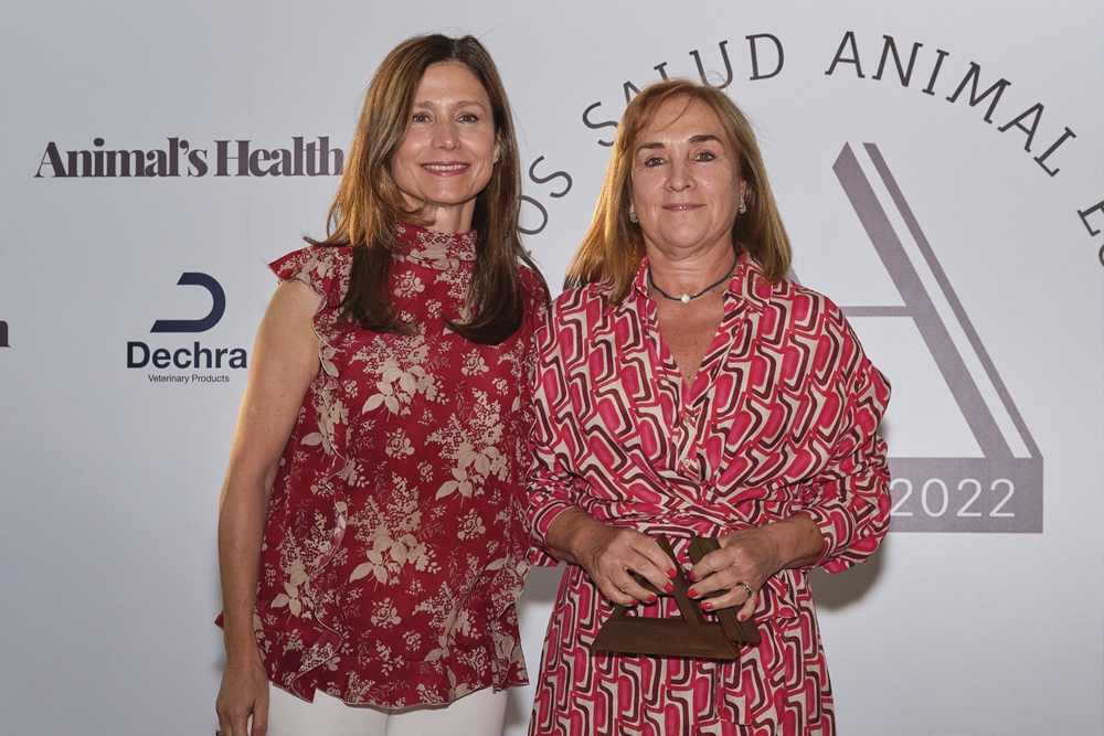 María Jesús Lamas, directora de la Agencia Española de Medicamentos y Productos Sanitarios, y Cristina Muñoz, coordinadora del PRAN en Sanidad Animal.