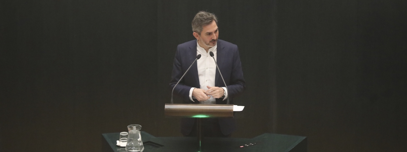 Pepe Aniorte, delegado de Familias, Igualdad y Bienestar Social de Madrid, durante su intervención en el Pleno del Ayuntamiento.