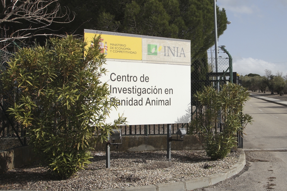 Cartel del Centro de Investigación en Sanidad Animal del INIA-CSIC (CISA).