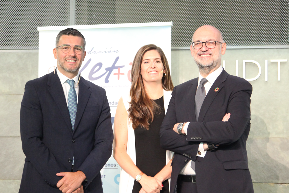 De izda a dcha: Pablo Hervás, vicepresidente de la Vet+i, y María Jaureguízar, directora gerente de la Fundación, y Santiago de Andrés, presidente. 