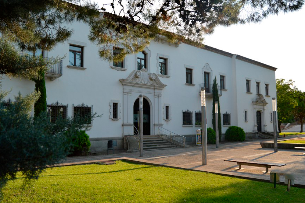 Fachada de la Escuela Técnica Superior de Ingeniería Agroalimentaria y Forestal y de Veterinaria de la Universidad de Lleida.