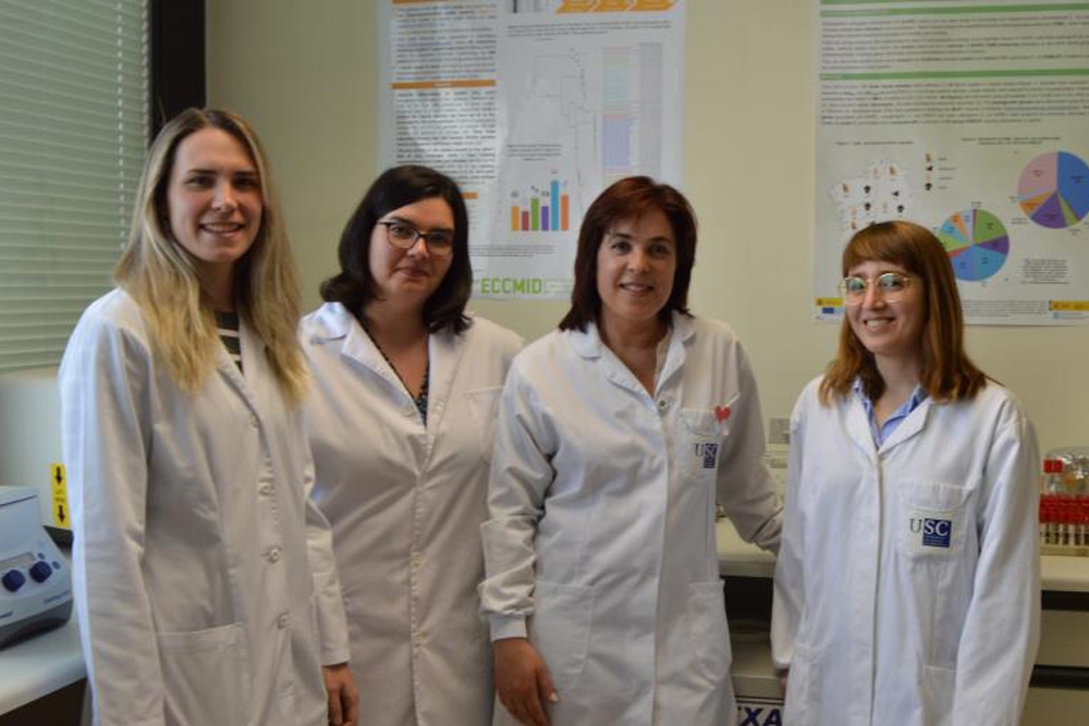 De izda a dcha: Alba Martínez, Vanesa García, Azucena Mora y Sofía Travers, en la Facultad de Veterinaria de Lugo.