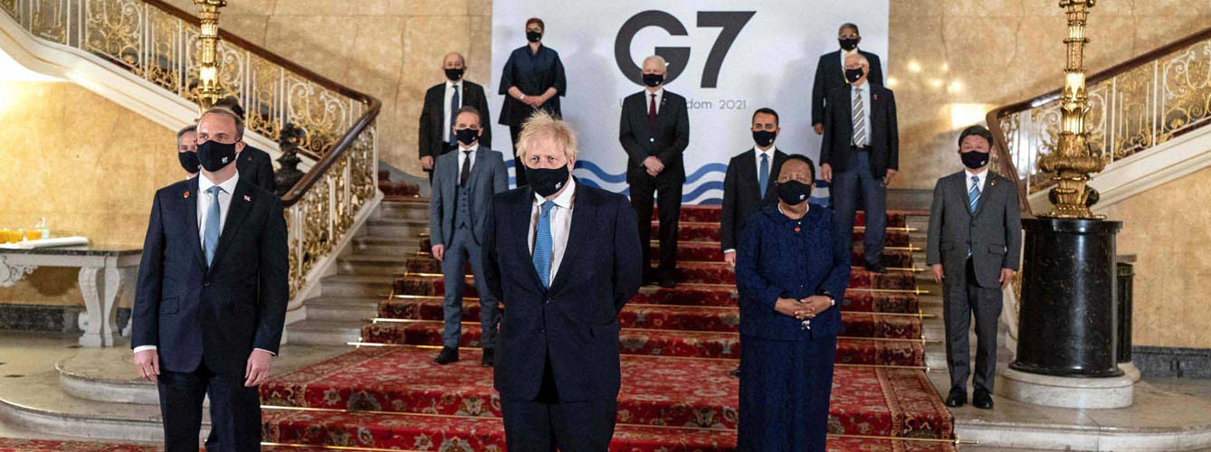Foto de archivo de miembros del G7. En primera fila, Dominic Raab (izda) y Boris Johnson.