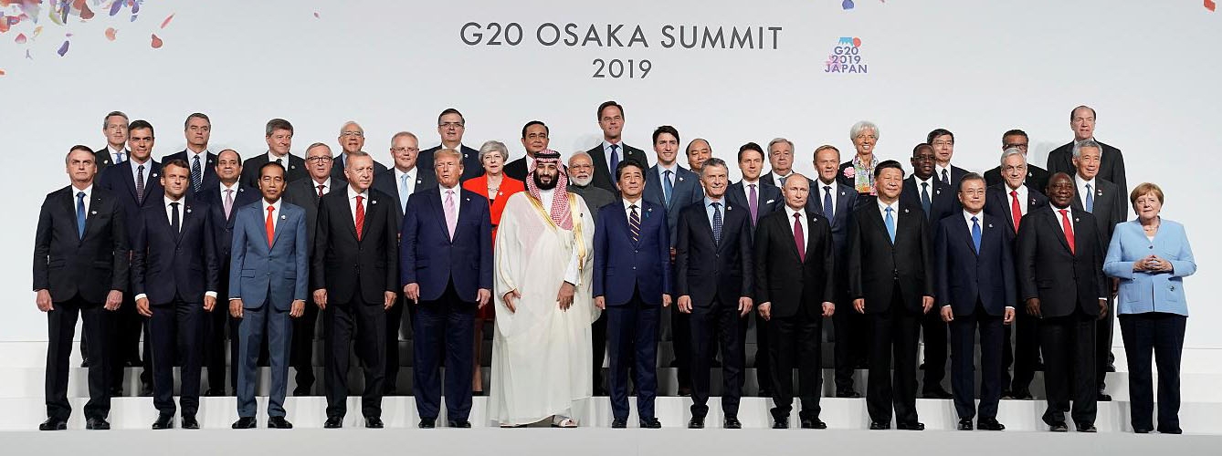 Foto de Familia de los países participantes en la cumbre del G20. Pedro Sánchez acudió como representante de España, que asistió como país invitado.