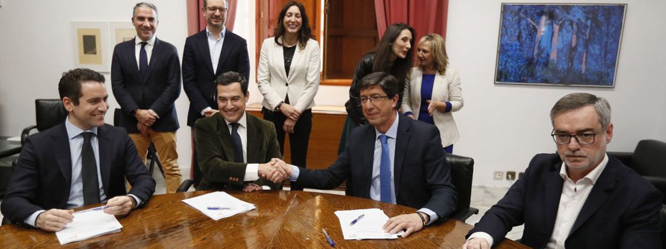 Firma del pacto entre el PP y Ciudadanos