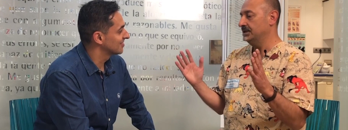 Miguel Ángel Valera durante su entrevista en 'Con V de Vet' con Alberto Fernández, responsable de Comunicación de MSD Animal Health.