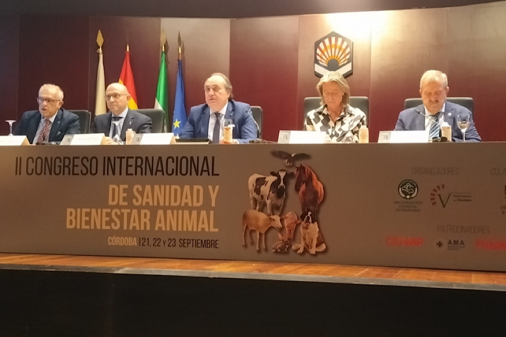 Imagen de la mesa inaugural del II Congreso de Sanidad y Bienestar Animal