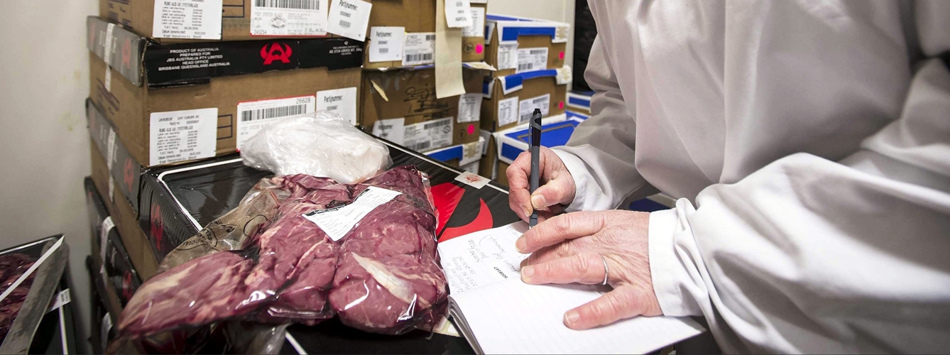 Confiscan carne de cerdo procedente de España por peste porcina africana