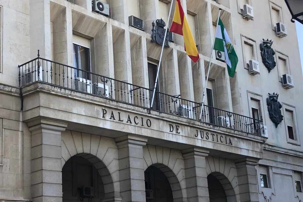 La Audiencia Provincial de Sevilla ha condenado al veterinario a dos años y medio de cárcel.
