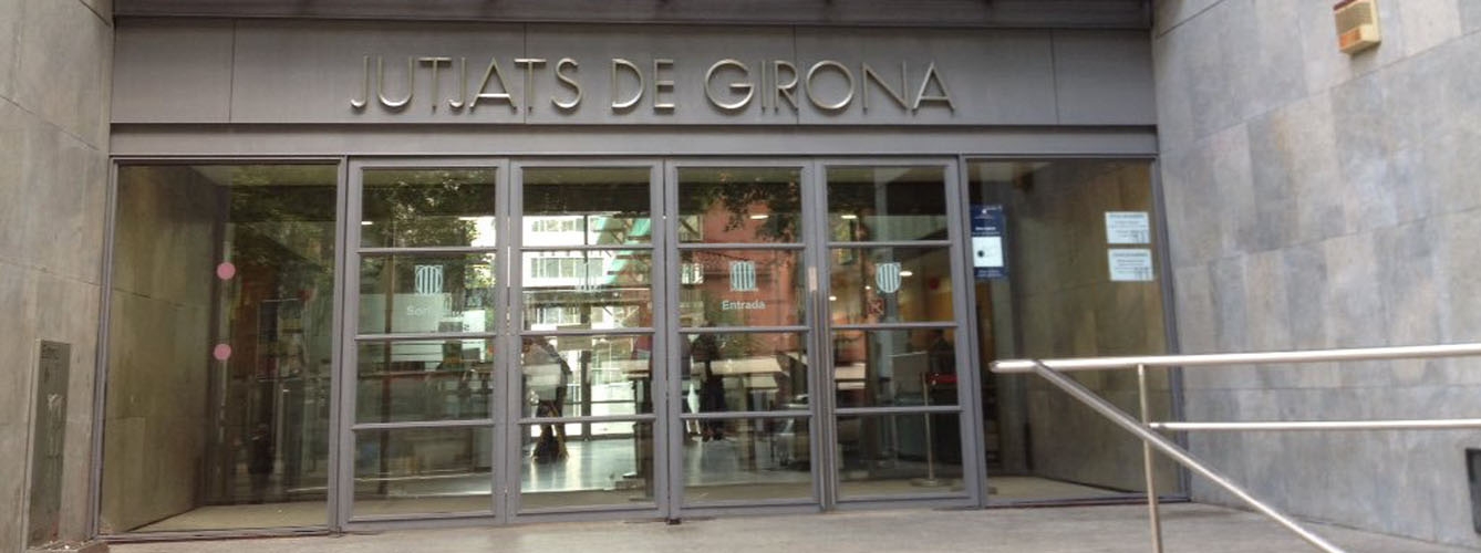 Entrada de los juzgados de Girona.