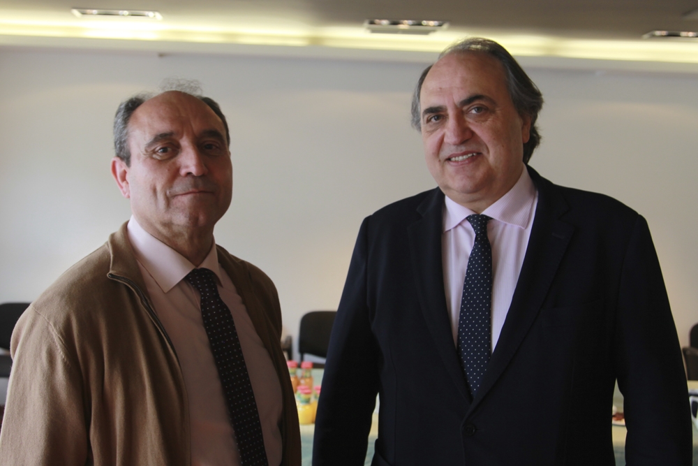 De izda a dcha: Manuel Martínez, presidente de Fesvet y Luis Alberto Calvo, presidente del Consejo General de Colegios Veterinarios de España.
