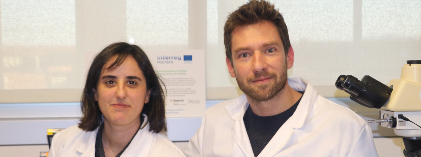 Enric Vidal y Sierra Espinar, equipo de laboratorio Priocat en el IRTA-CRESA.