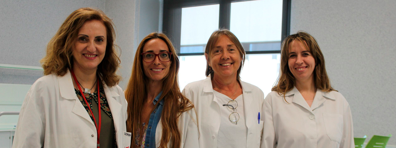 De izda a dcha, Mari Carmen López Mendoza, Marta Lozano, Sandra Fernández y Dolores Silvestre, miembros del Grupo de investigación en leche humana de la CEU UCH.