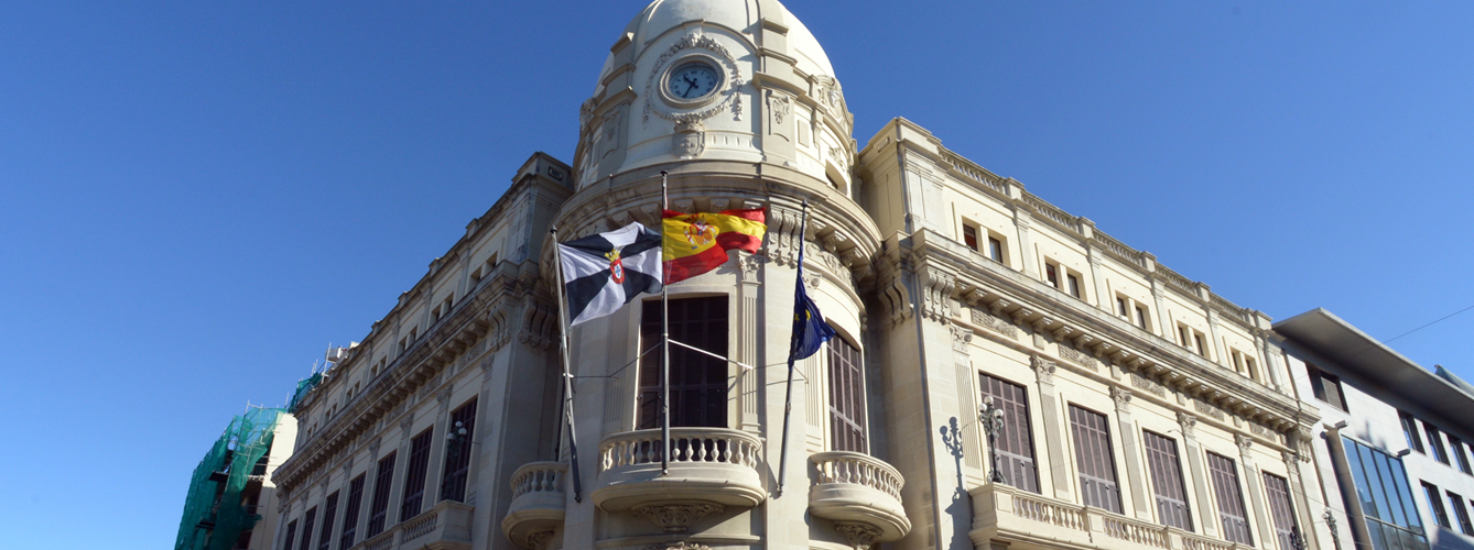 Fachada del Palacio de la Asamblea de Ceuta, sede del Gobierno de la ciudad autónoma.