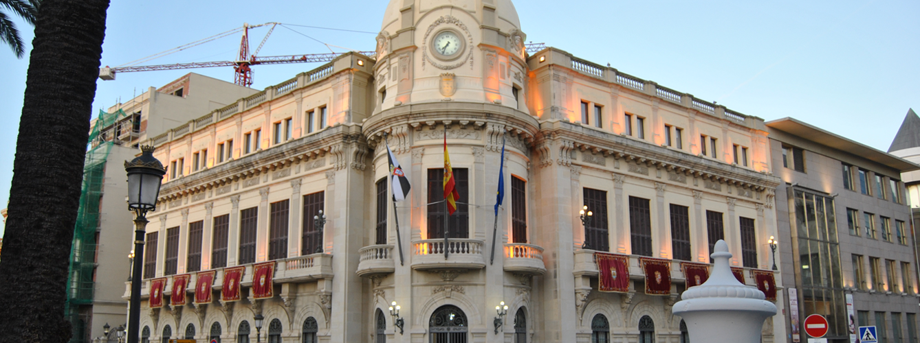 Fachada del Palacio de la Asamblea de Ceuta, sede del Gobierno de la ciudad autónoma.