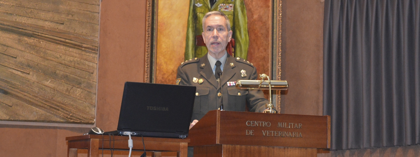 El general veterinario Alberto Pérez Romero, durante su etapa como coronel al frente del Centro Militar de Veterinaria de la Defensa.