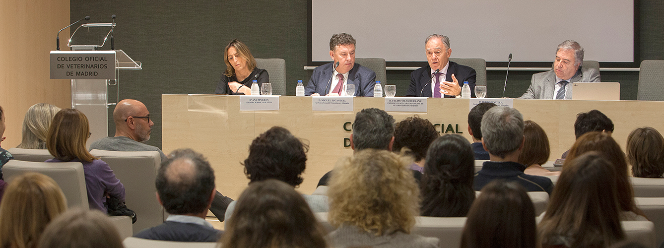 Felipe Vilas, presidente del Colegio Oficial de Veterinarios de Madrid (Colvema) interviniendo durante el encuentro.
