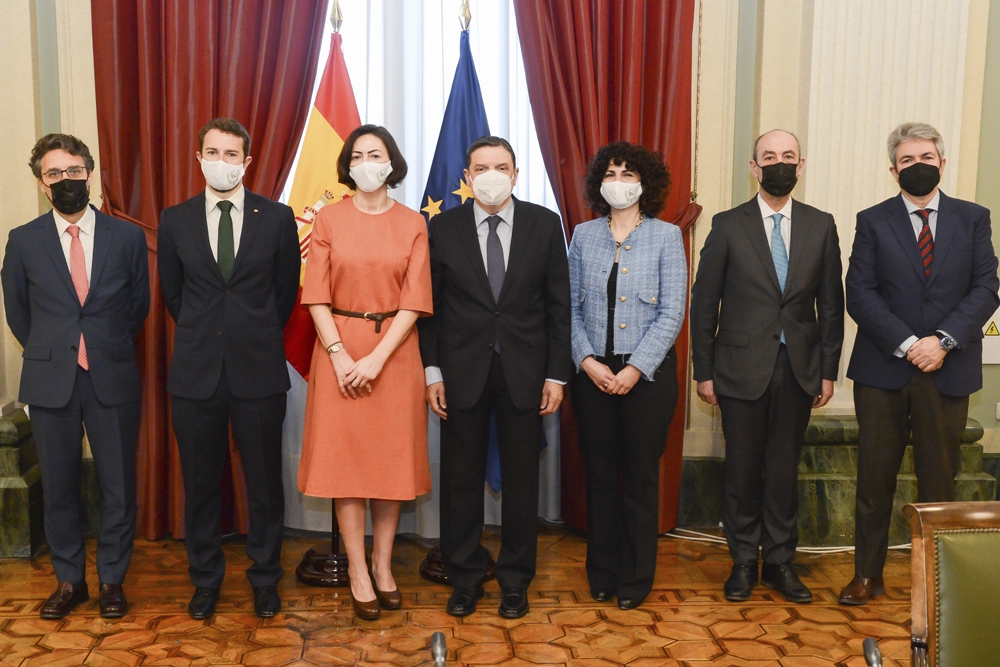 Foto de familia de la recepción del ministro de Agricultura a la nueva presidenta de la Asociación del Cuerpo Nacional Veterinario.