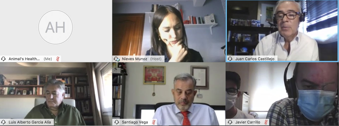 Alguno de los expertos durante la intervención de Juan Carlos Castillejo, director General de MSD Animal Health Iberia.