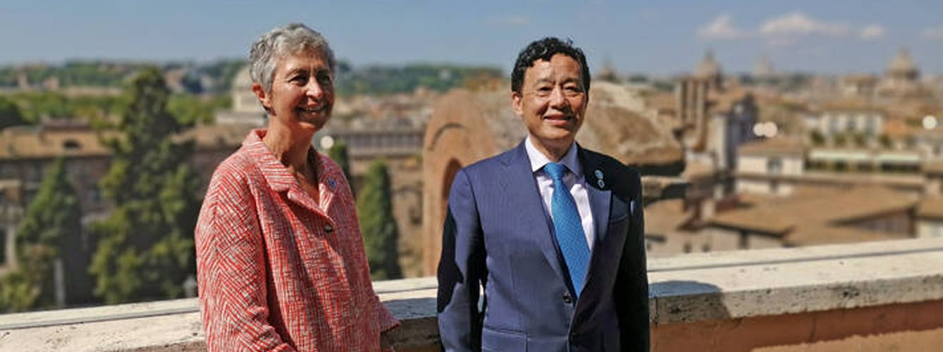 Monique Eloit, directora general de la OIE, y QU Dongyu, director general de la FAO, en el encuentro de los ministros de sanidad del  G-20 en Roma.