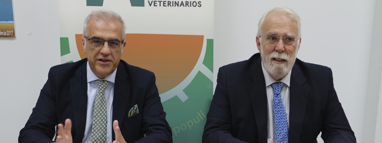 Fidel Astudillo, presidente del Consejo Andaluz de los Colegios Veterinarios e Ignacio Oroquieta, vicepresidente del Consejo Andaluz de los Colegios Veterinarios