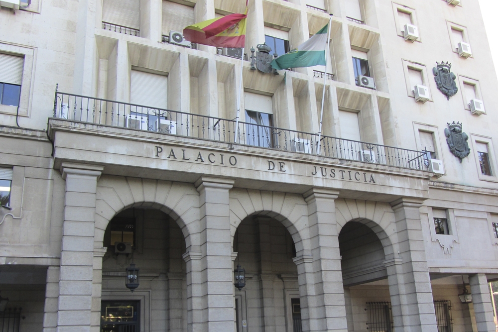 Fachada del Palacio de Justicia de Sevilla.