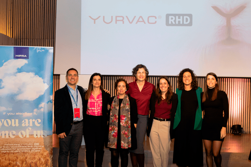 Foto de familia de la presentación de Yurvac RHD de Hipra.