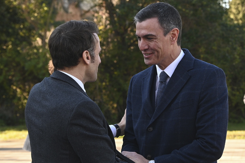 Emmanuel Macron, presidente de la República Francesa, y Pedro Sánchez, presidente del Gobierno de España.