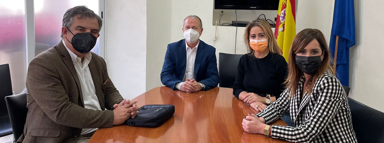 De izq a dcha: Juan María Vázquez, veterinario y senador del PP; Miguel Marín, secretario general del PP de Melilla; Sofia Acedo senadora por Melilla y Paz Velázquez diputada de la Asamblea de Melilla y ex consejera de Salud pública.