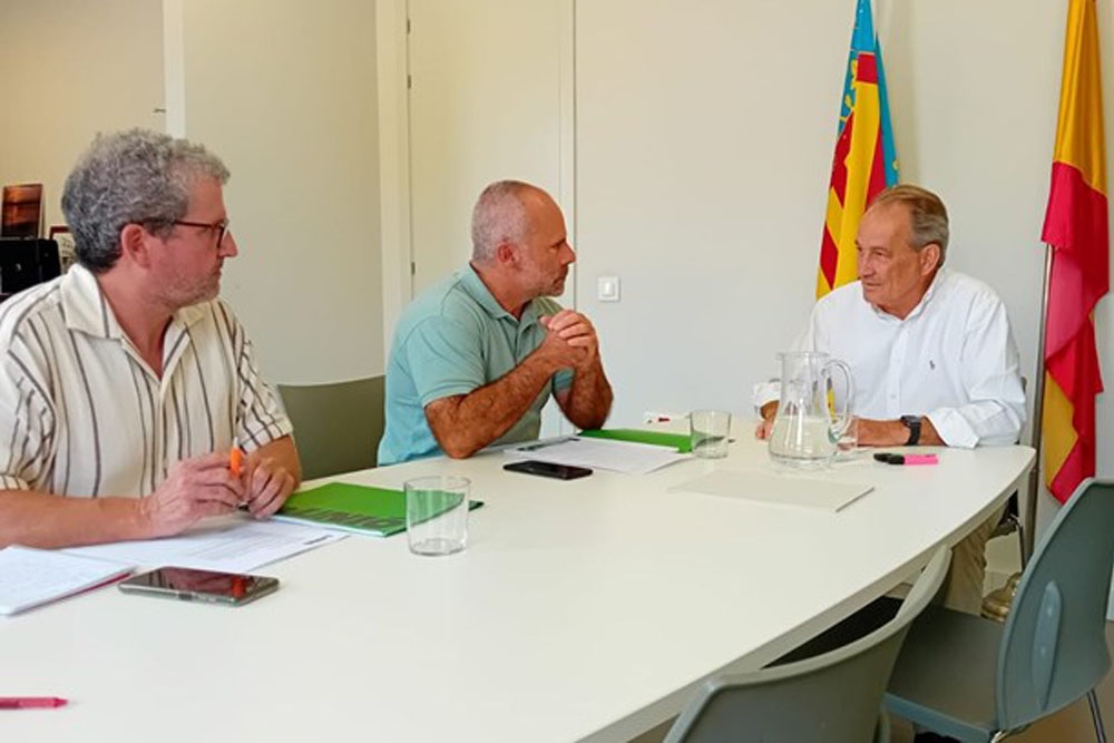 Imagen de una reunión mantenida entre el consejero de Agricultura de Valencia con La Unió Llauradora.