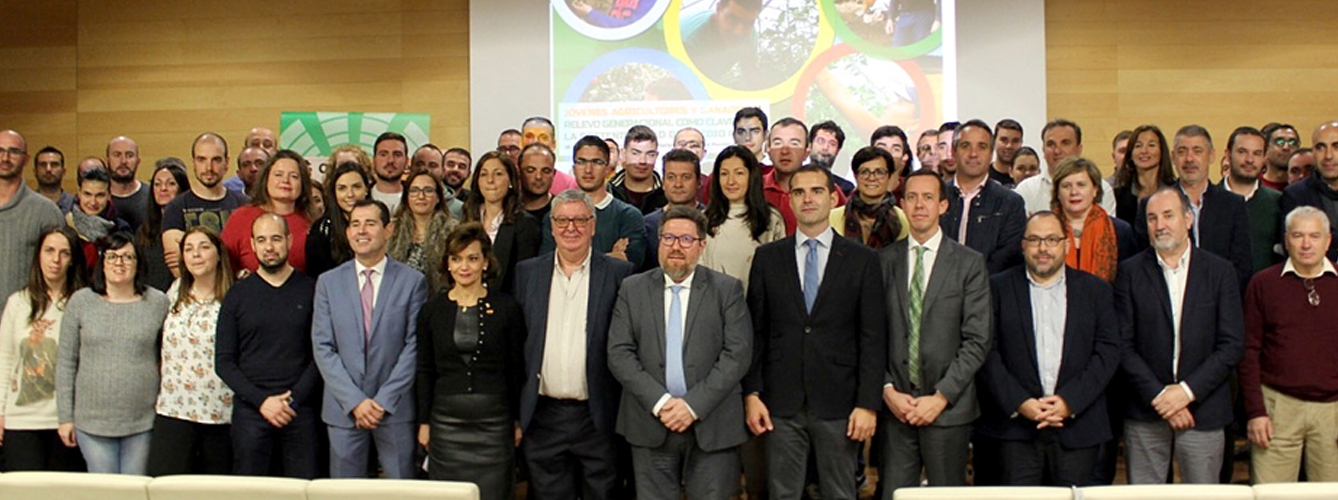 Sánchez Haro con los participantes del encuentro estatal de UPA Joven, celebrado en Almería