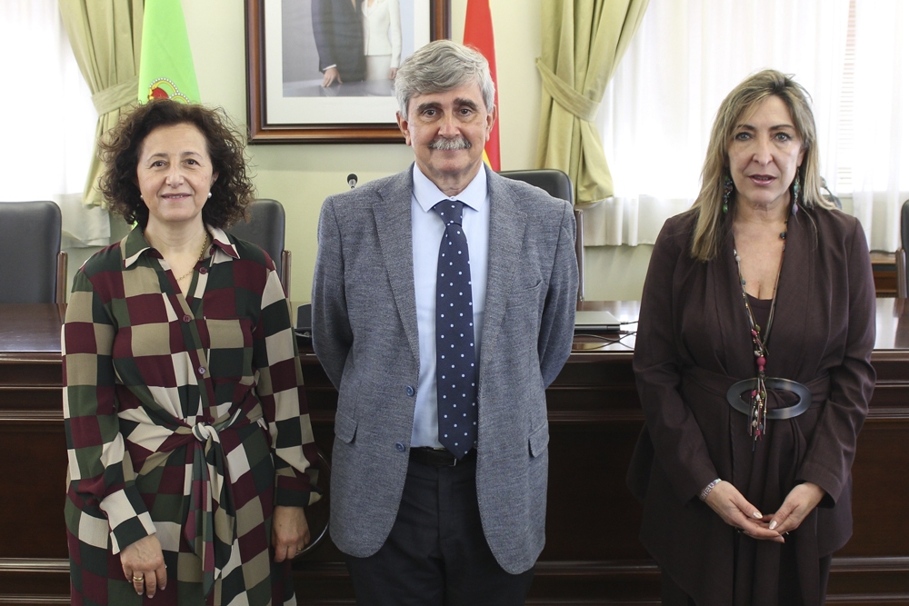 De izda a dcha, Mª Teresa Carbajo, Juan Francisco García Marín y Mª Pilar Gutiérrez Santiago.