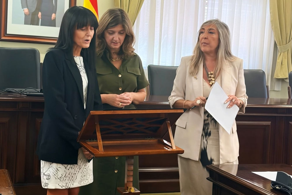 Marta Regueiro ha tomado posesión del cargo de directora del Hospital Veterinario de la Universidad de León